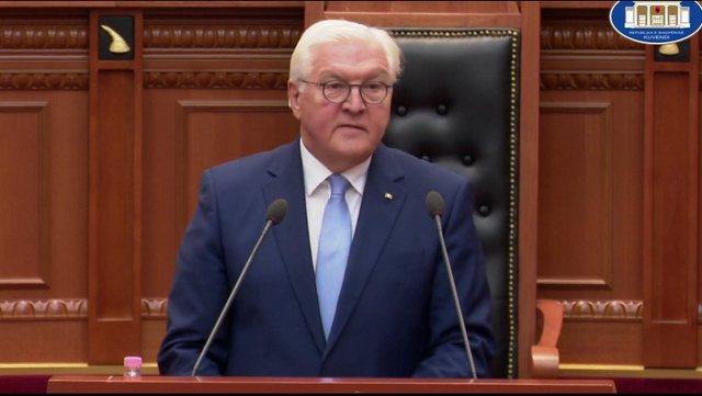 Presidenti Steinmeier flet në Kuvend: Ju kemi mbështetur prej dekadash. Tirana, qytet rinor 640 0 1669893647xhh 671