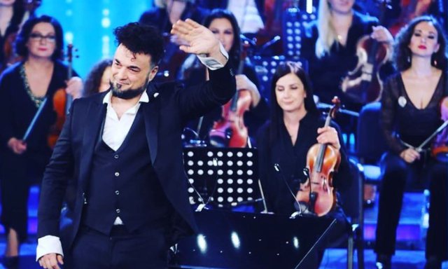 Dirigjenti italian i Elsa Lilës lëshon akuzën e fortë: Albina pagoi 5 mijë euro…, të rinjtë morën 5 karta telefoni për 15 vota 640 0 f9e5c3363d4846adaaa999cd9e75450f