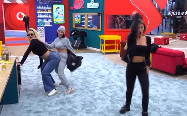 Kërcim sensual i Kejvinës, Mikelës dhe Arianës (Video) 640 0 fdgdgdg 1672316269 1