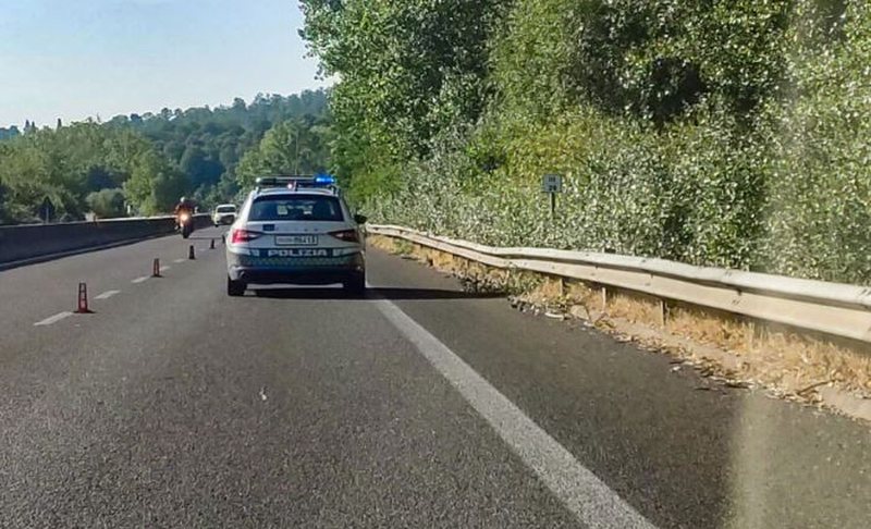 Policia italiane ndjek makinën me targa shqiptare, arratisen pesë persona 800 0 7a27913787e89ec1d57142c3f79a2157