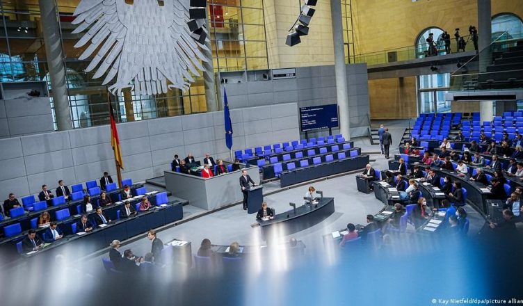 Bundestagu vendos të ndryshojë lejen e qëndrimit në Gjermani BUNDESTAG