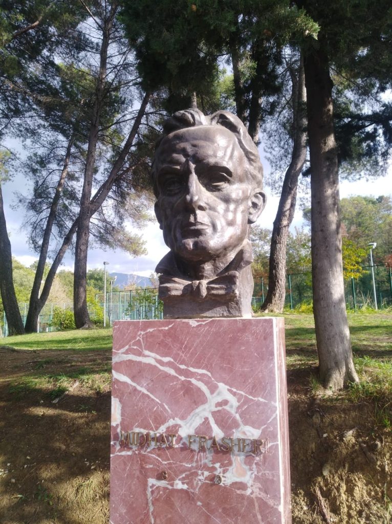 Busti Mithat Frasheri 2