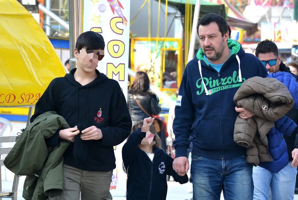 Grabitet edhe kërcënohet djali i zv/kryeministrit Salvini: Kjo u ndodh shumë njerëzve në Milano Capture 108