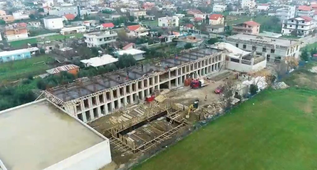 VIDEO/ Rama e nis ditën në Valias: Po ngrihet nga themelet kompleksi arsimor “Demokracia” Capture 110
