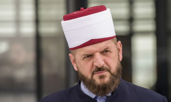 Habit hoxha Shefqet Krasniqi: Babagjyshi është “babadreq”, mos i gënjeni fëmijët! Hoxhe Shefqet Krasniqi
