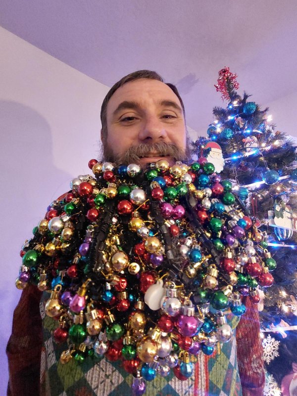 Idaho man decorates beard with 710 baubles for Guinness World Record 2