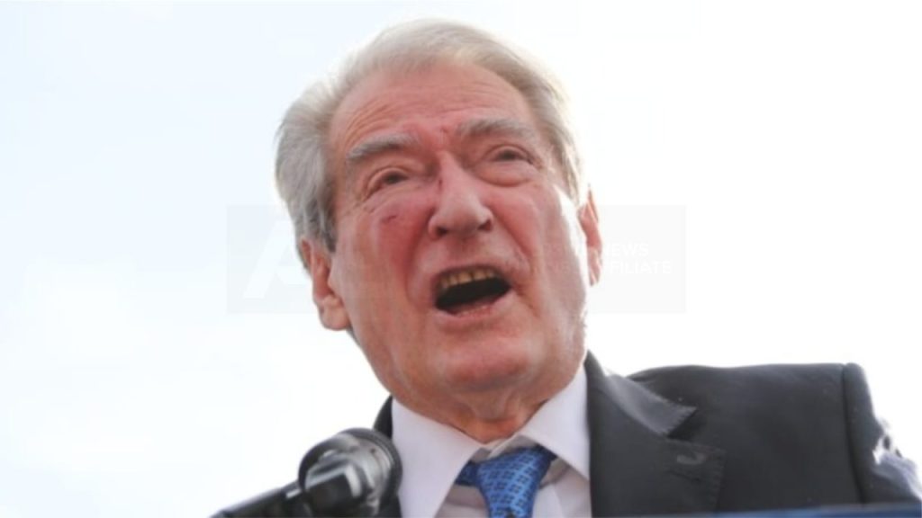 Sali Berisha pas goditjes ne fytyre. Foto Feliks Bilani 1 1280x720 1