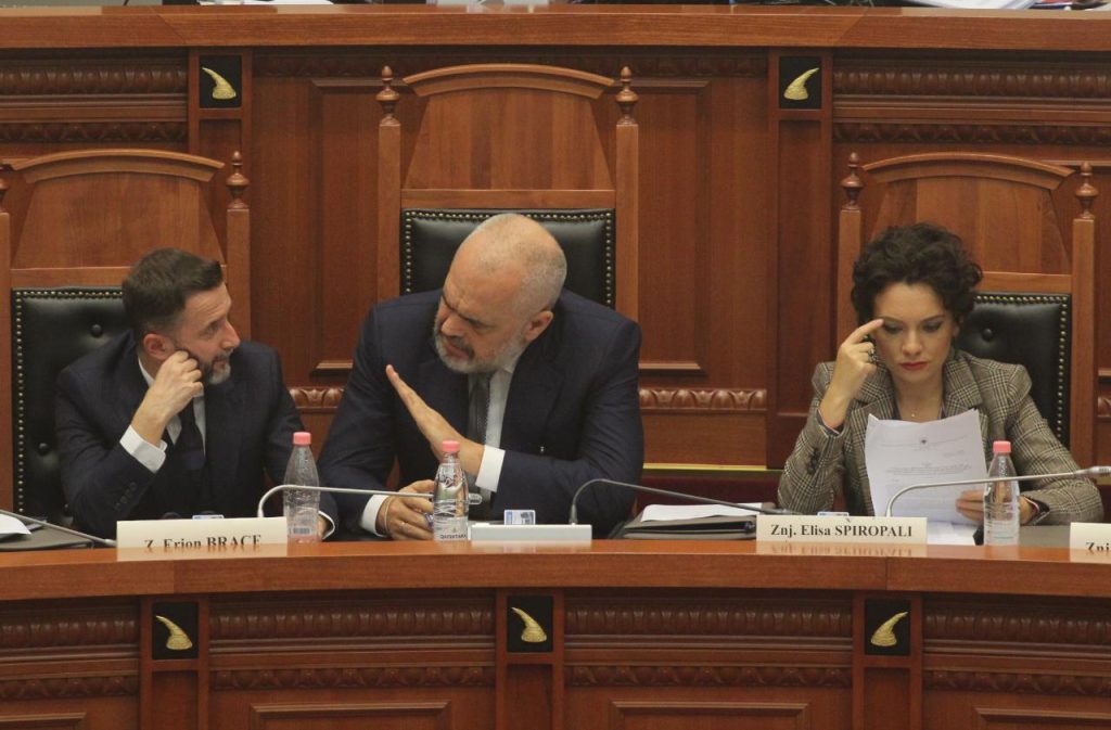 Braçe ikën nga PS-ja? Rama-gazetarëve: Hani një lugë mjaltë. Të flasë si t’i dojë e bardha zemër edi rama erion brace