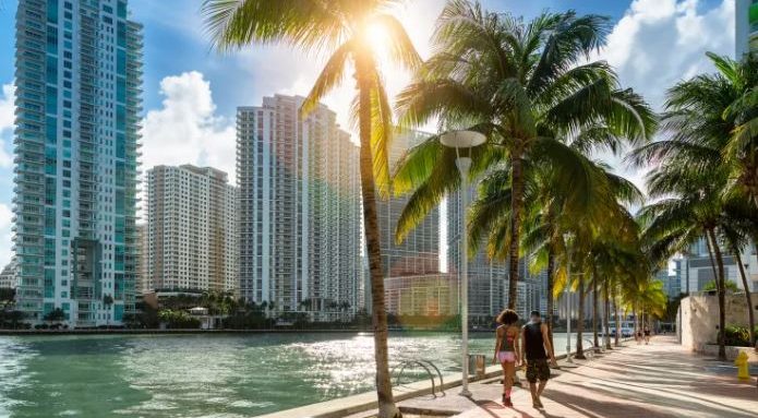 Punëtorët në mbarë botën thonë se ky është qyteti më i mirë amerikan për emigrantët! miami florida 695x383 1
