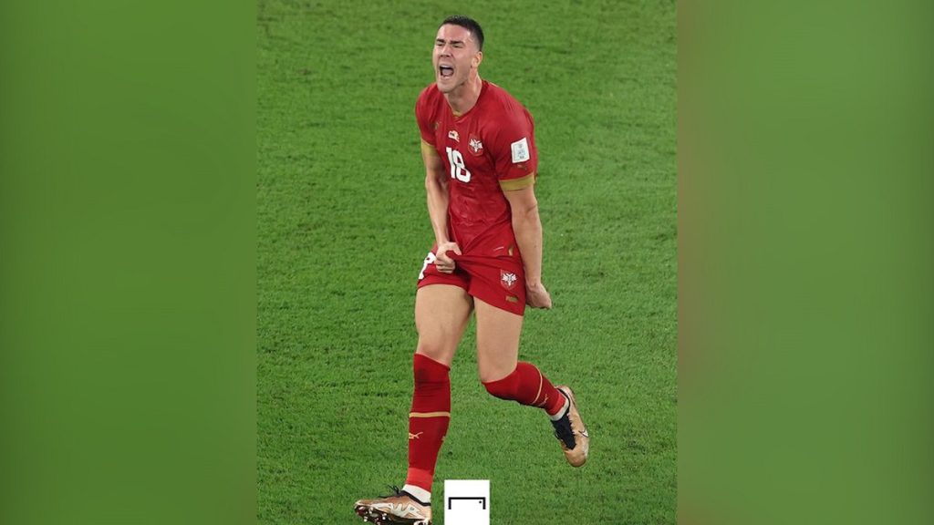 Fotolajm/ Provokim serb në Botëror, futbollisti i Juventus bën gjestin e turpshëm turp
