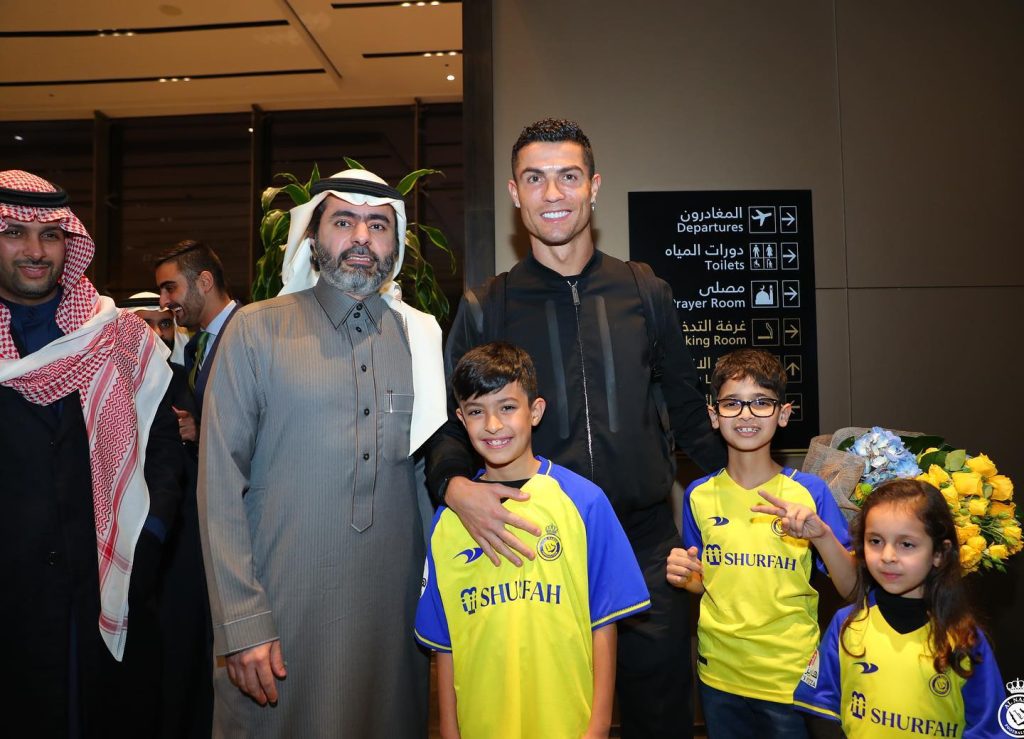 CR7 zbarkon në Riyadh. Mediat zbulojnë detaje nga kontrata (Foto) 3 322590173 628636562395305 8481442003132488313 n