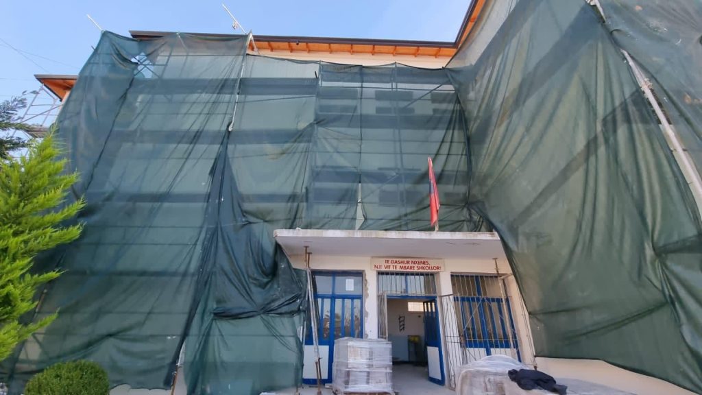 Tjetër premtim i mbajtur, Kryebashkiaku Malaj: Nis rikonstruksioni i shkollës 9-vjeçare “Mustafa Gjestila” 323636412 3289235218057715 1307483147308238634 n