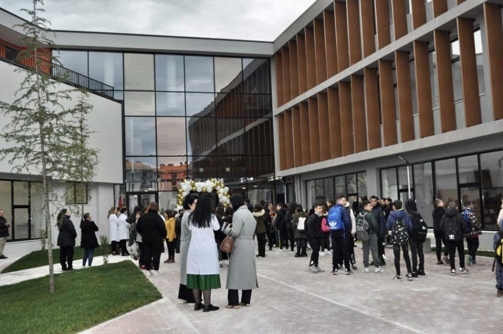 FOTO/ Shkolla e re në Laç, Rama: Transformimi i një prej zonave më të goditura nga tërmeti 324940281 952242995958012 3369643690440398430 n
