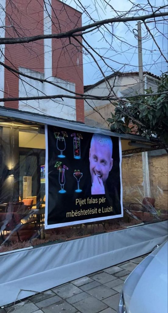 Nga pijet falas tek tatuazhet me fytyrën e tij, fotot e Luizit po thyejnë rrjetin 3 640 0 63d3a3e59a65b