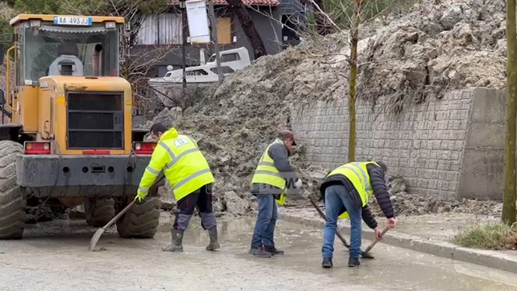 Dëme në Durrës nga moti, ka rrëshqitje dherash Bllokohet rruga Taulantia Currila 1