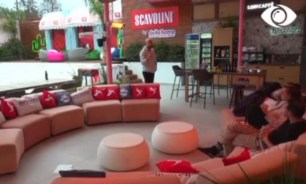 VIDEO/ Luizi vë bast me Bjordin për Kiarën: Kujt do i thotë ma bëj një… Capture 61