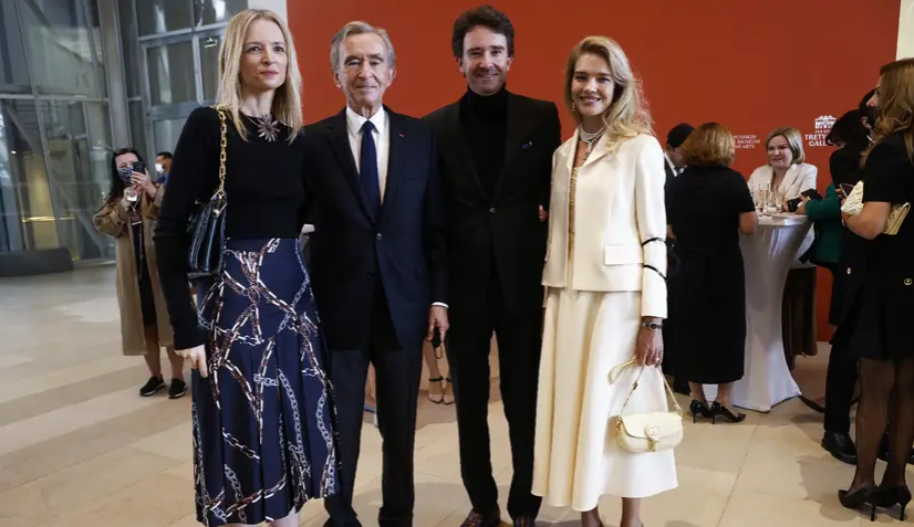 Miliarderi Bernard Arnault, i beson drejtimin e markës ‘Dior’ vajzës së tij Dior arnault