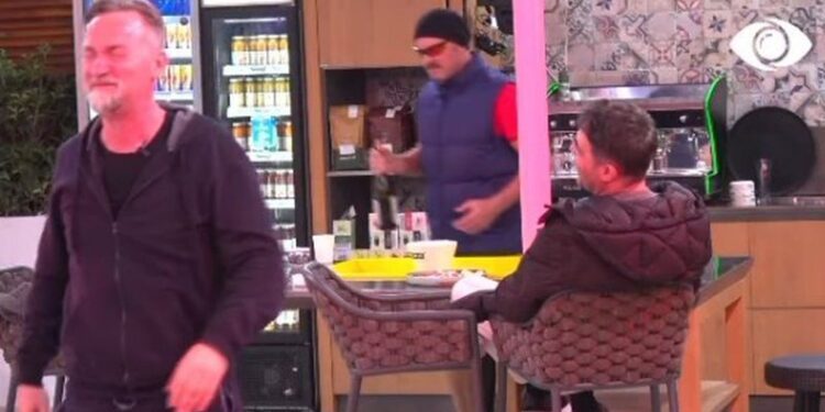 “Kisha dy nëna dhe dy baballarë”/ Ish-banori i “BB-VIP” rrëfehet mes lotëve: Ky ishte fati i jetës F1414995 873C 4909 AF5C 9827BE69048F