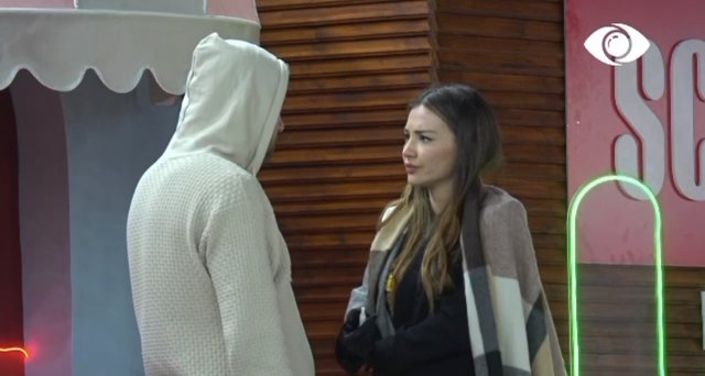 “Nuk je 15 vjeç”/ Biseda mes Kiarës dhe Luizit: I dëgjova muhabetet pas shpine Kiares dhe Luizit