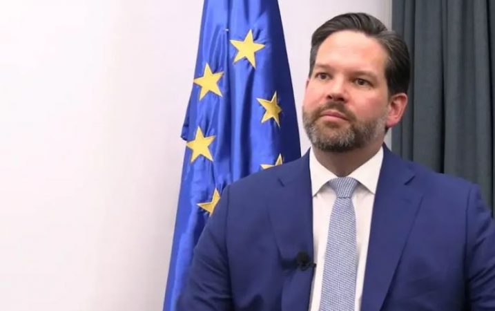 Eurodeputeti Mandl: Serbia ka një urrejtjeje dhe ideologji shumë negative ndaj Kosovës Mandl 717x450 1