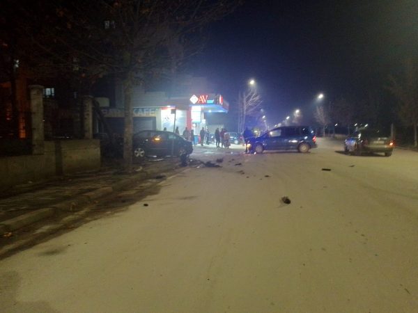 Tre makina përfshihen në një aksident në Korçë f3b8af38 2a71 445b a9b2 20530bcb4896 600x450 1