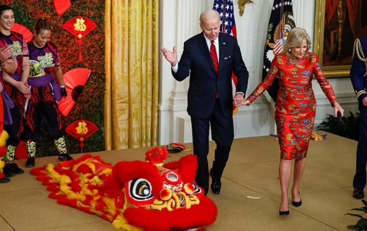 “Eja lart Joe!”, bashkëshortja shpëton me stil presidentin Biden nga pyetjet e sikletshme të gazetarëve joe jill 715x450 1