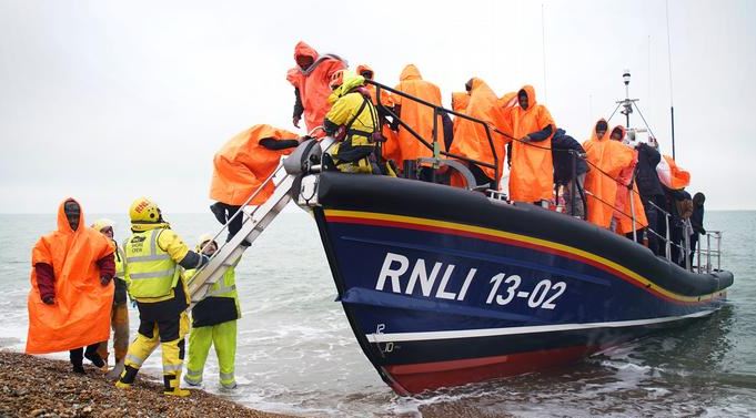 Londër, rekord i ri emigrantësh me gomone london