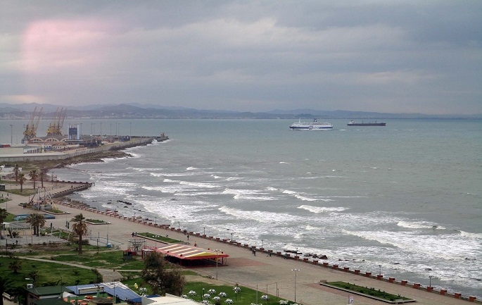 Moti i keq/ Nga nesër ndalohet lundrimi i mjeteve të vogla në gjirin e Vlorës moti i keq durres