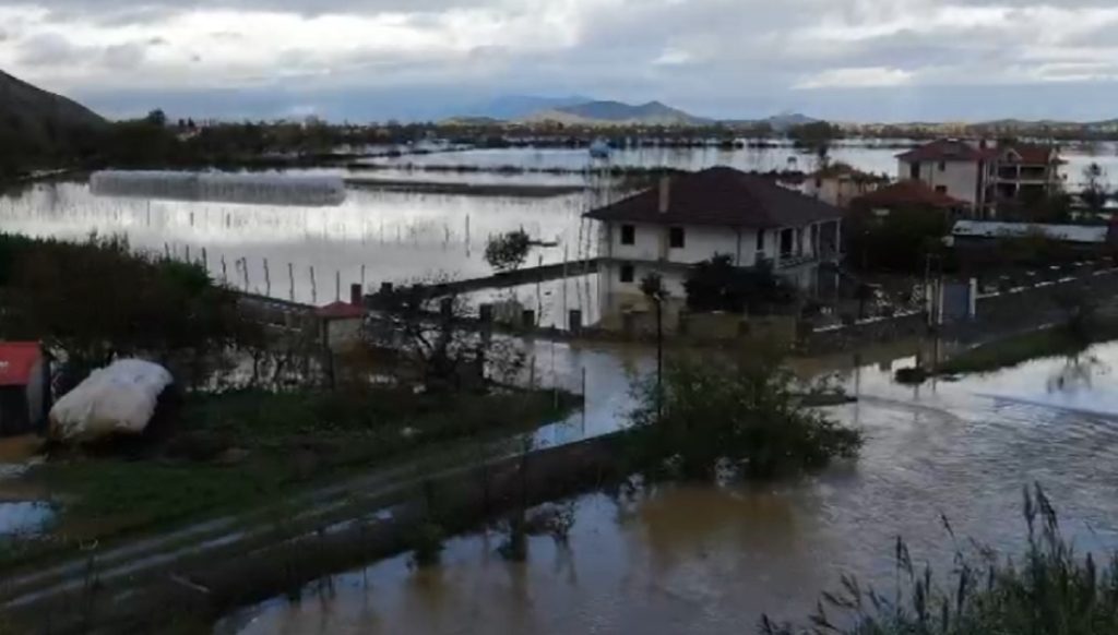 Përkeqësohet moti në Shkodër, 30 banesa të përmbytura permbytjet shkoderr