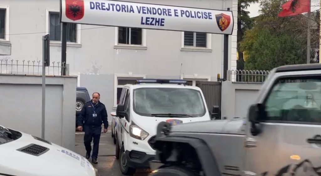 Parandalohet ngjarja kriminale, arrestohet 35-vjeçari me rroba ushtarake dhe arsenal armësh policia 1
