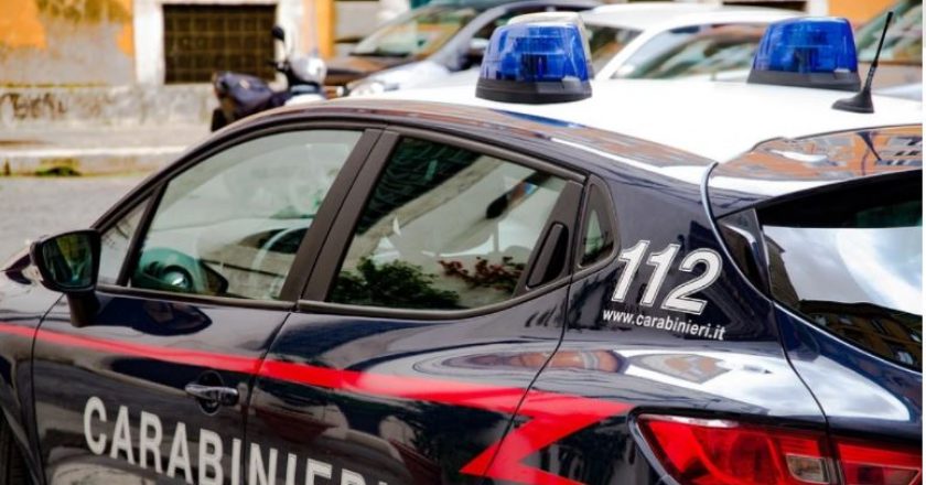 Në arrest shtëpie për drogë, shqiptari organizon festë me kokainë dhe miq në tarracën e pallatit policia italiane 840x440 1