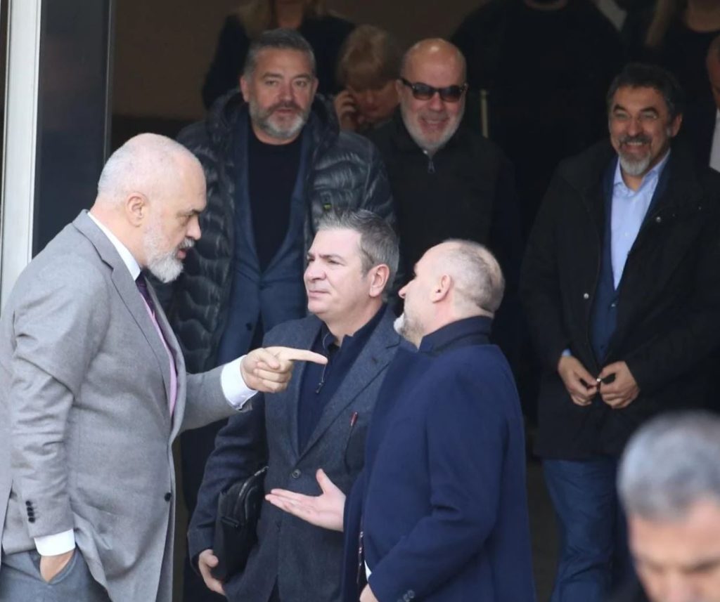 Rama takim me krerët e institucioneve, i drejton gishtin ministrit Manja rama 1