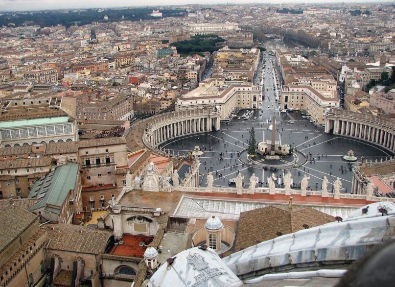 Nisin homazhet për Papa Benediktin XVI webRNS Vatican City1 060921 807x586 1