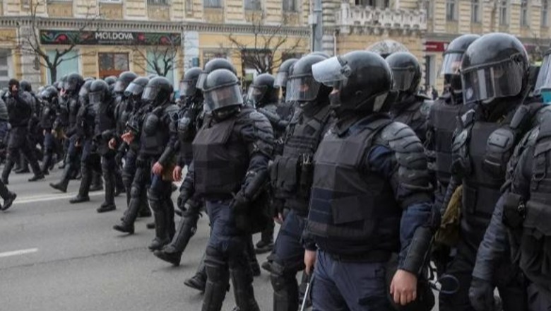 Tensione në Moldavi, pro-rusët u përpoqën të hynin në selinë e qeverisë! Përleshen me policinë 1677610964 moldavi