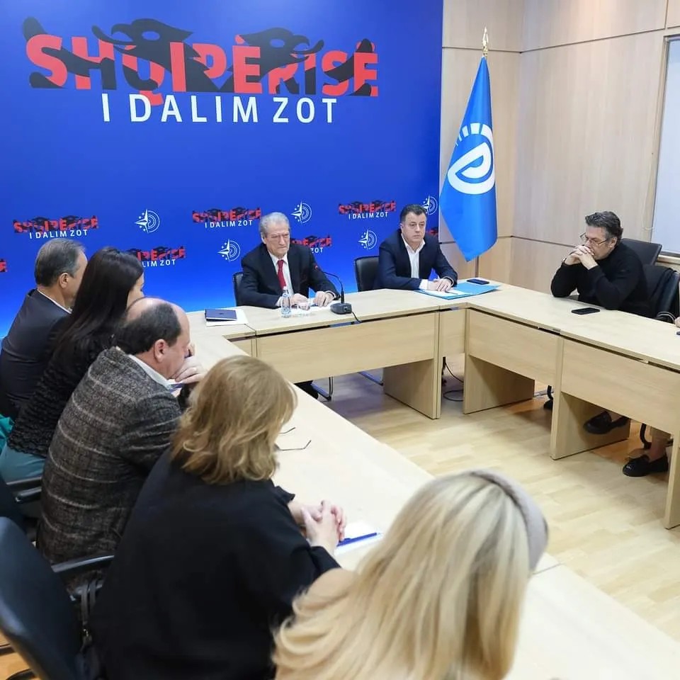 Protesta e 11 shkurtit, Berisha mbledh grupin e PD-së 328505425 547313874127655 8342202569330808667 n