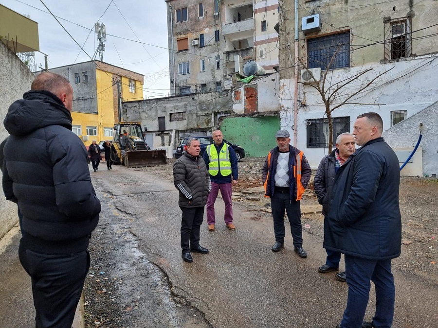 Mat/ Nisin punimet në unazën që lidh sheshin “Kastriotët” me bllokun “Drita” 1 328685349 738957257758060 8542780754292351823 nw