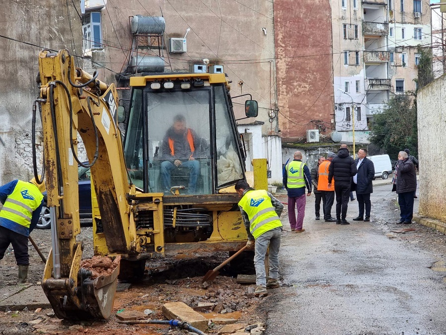 Mat/ Nisin punimet në unazën që lidh sheshin “Kastriotët” me bllokun “Drita” 328696790 1403716213766850 9074341194463930979 nq