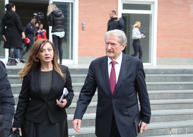 Albana Vokshi: Socialistët e shohin të ardhmen pa Ramën! 11 shkurti hapi siparin e revolucionit 640 0 vokshi berisha 969