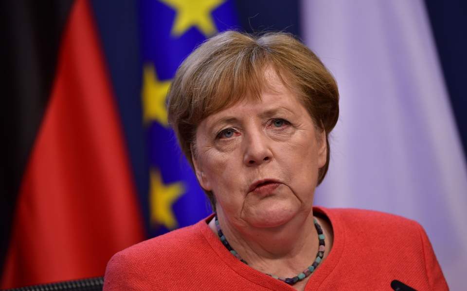 Merkel bie “pre” rrengut, rusët flasin me ish-kancelarin duke u shtirur si ish-lideri i Ukrainës 7592EAA4 1DA7 445A BCEE 8B1156A7B447