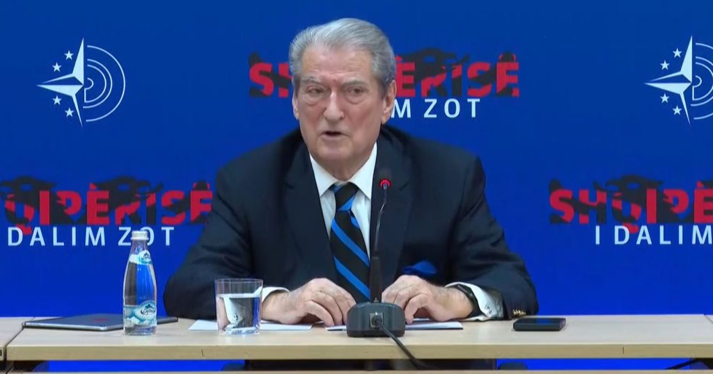 Berisha mbledh grupin: Akti i Ramës, thikë pas shpine ndaj SHBA! Sillet si i biri i Enver Hoxhës Capture 4