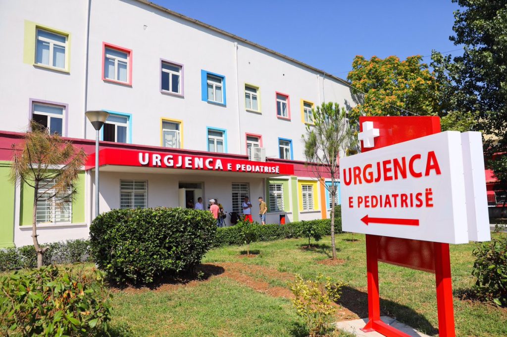 Foshnja e infektuar me HIV, gjykata do të hapë çështjen Dh4vFbtWkAAf2qf 1