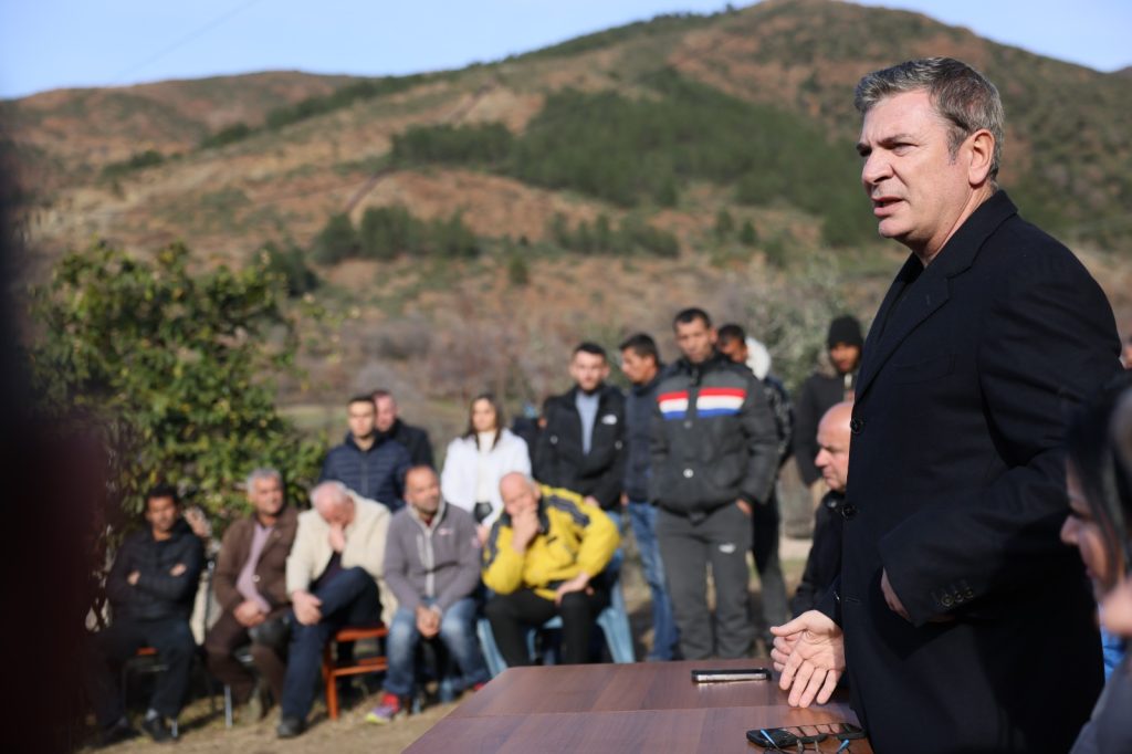 Gjiknuri në Elbasan: PS është alternativa më e mirë. Shqiptarët e kanë hedhur Berishën dhe Metën në koshin e historisë WhatsApp Image 2023 02 14 at 17.29.32