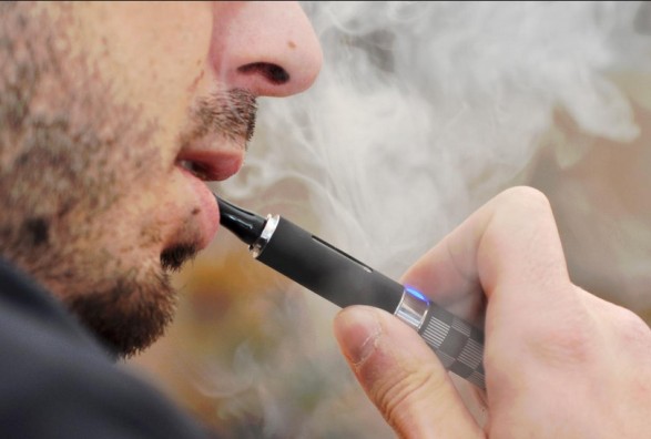Si shtetet e huaja po fitojnë në “luftën” me cigaret tradiconale, roli i produkteve pa tym cigare elektronike