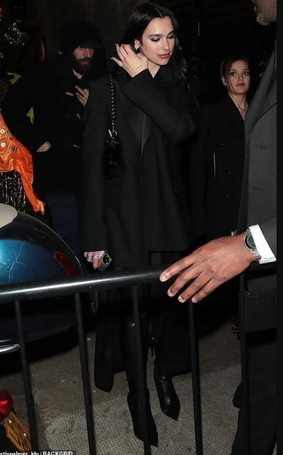 FOTO/ Dua Lipa dhe mashkulli misterioz pas saj 1 duaaaa