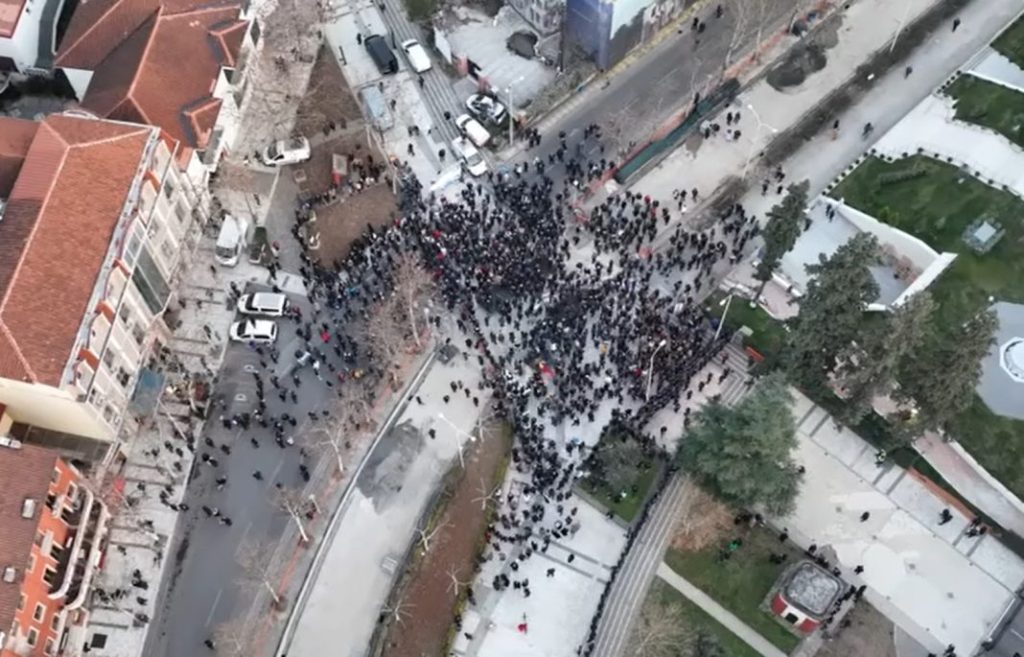 Mero Baze ironizon pjesëmarrjen e ulët në protestë: Si bletët e ikura nga kosherja gsdfgsdfherhh 1068x685 1