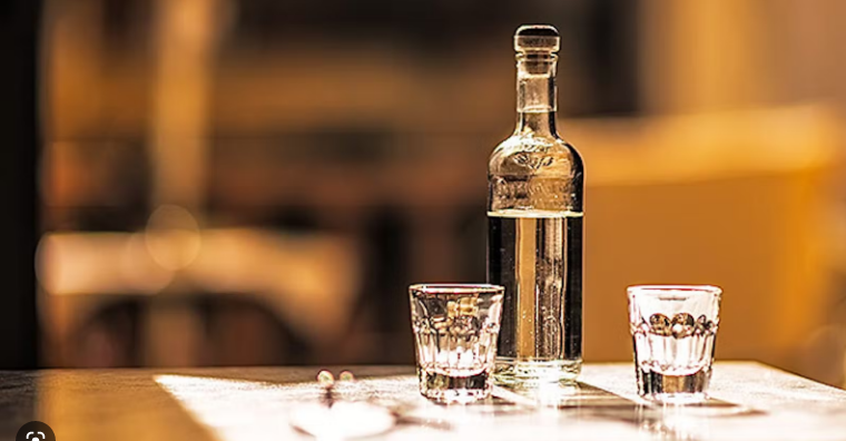 “Rakia ka substanca të rrezikshme”, studimi: Përmban etanol, plumb dhe bakër raki
