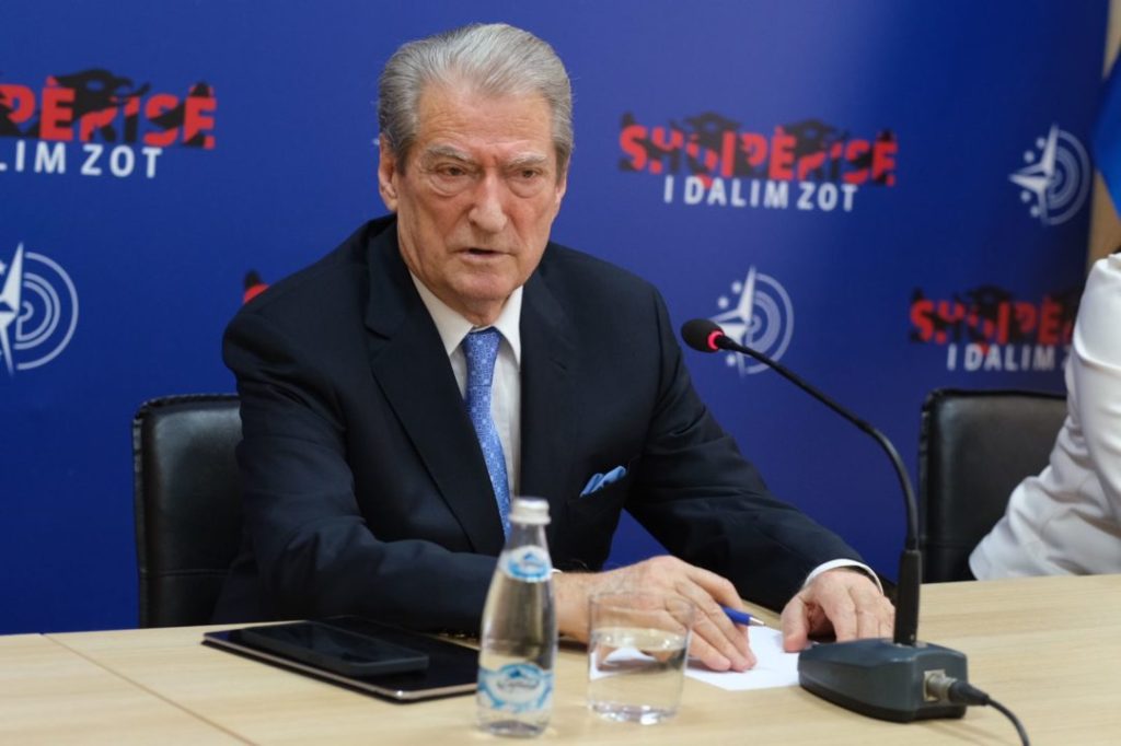 Sali Berisha vijon akuzat: Yuri Kim ka qenë promotore e tenderave korruptivë pa garë sali berisha 1081x720 1