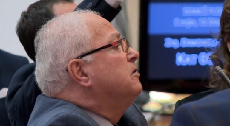 I ra bilbilit dhe bllokoi foltoren, përjashtohet dhe gjobitet Edmond Spaho spahooo 770x423 1
