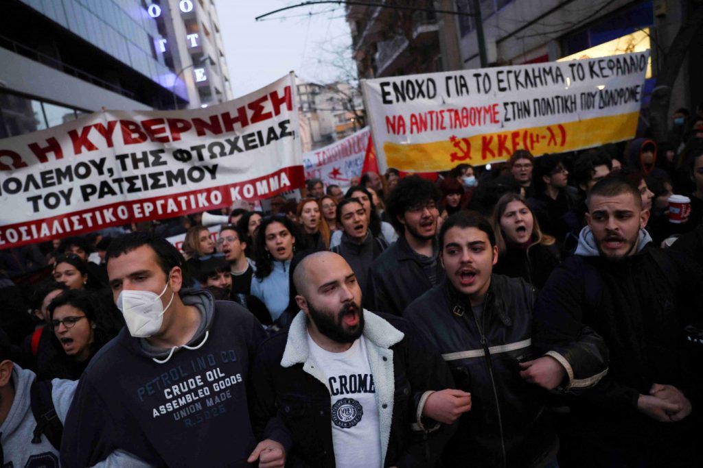 FOTO/ 44 viktima nga përplasja e trenave në Greqi, shpërthejnë protestat masive në Athinë 1 2023 03 02 136110 1677722260. large