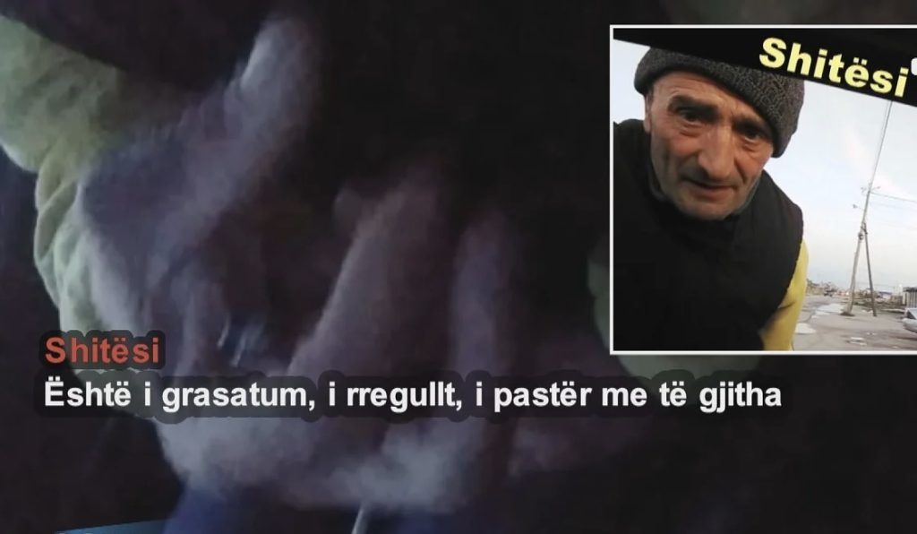 Tregu i zi i armëve, si blihet pistoleta për 1 milionë lekë të vjetra në mes të Durrësit! Shitësi: E ke akull të re 3D51267F 4822 44F1 8E3C 74B1E1B1714A